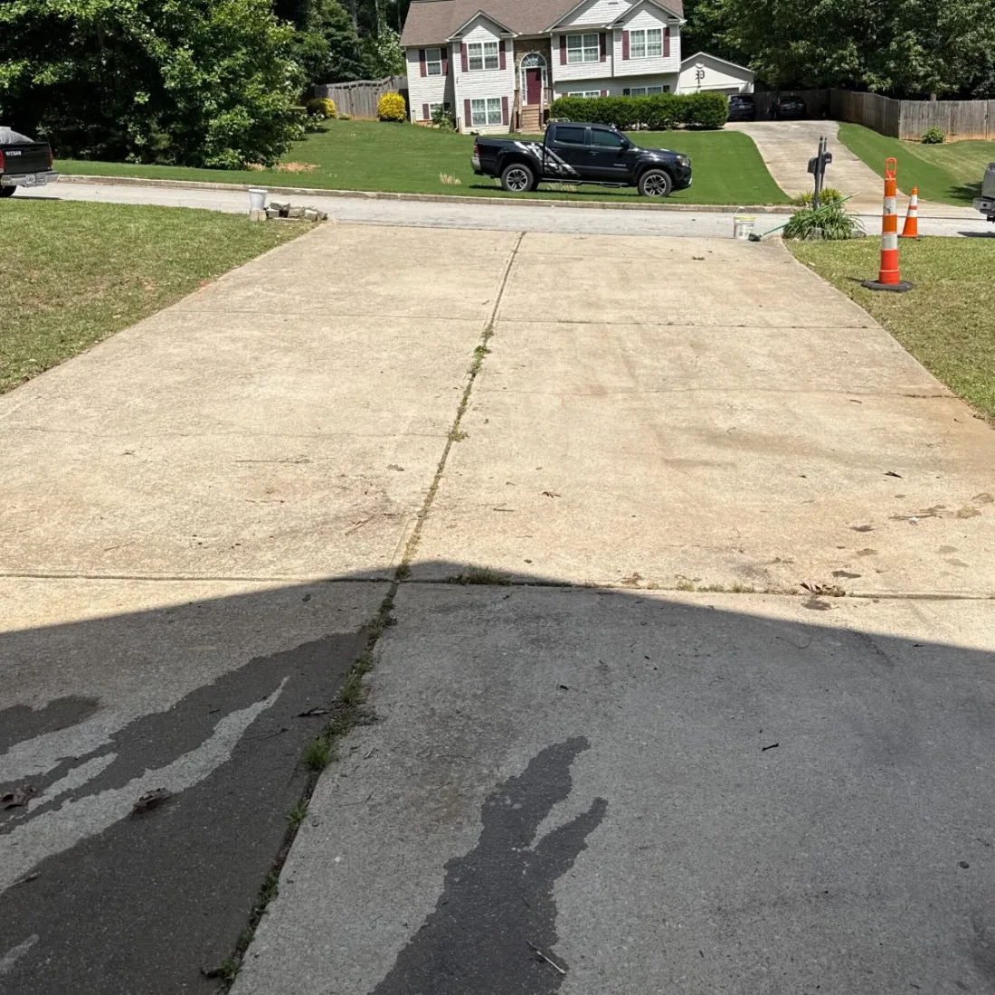The same garage cleared and swept after a 2MT Services cleanout